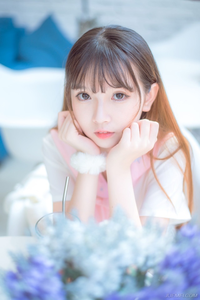 “都督死了，我比你们更心痛，都督不但对我有知遇之恩，吕蒙这条命，更是都督救的，我比你们任何人，都更想为都督报仇！”吕蒙深吸了一口气，看向众人，朗声道：“但国有国法，家有家规，出兵是大事，你们说了不算，我吕蒙说了也不算，这件事情，只有主公能够决定，我会将大家的意愿告诉主公，至于是否报仇，如何报仇，那由主公来定夺，现在，我们要做的，是给都督下葬，让他能够入土为安！”